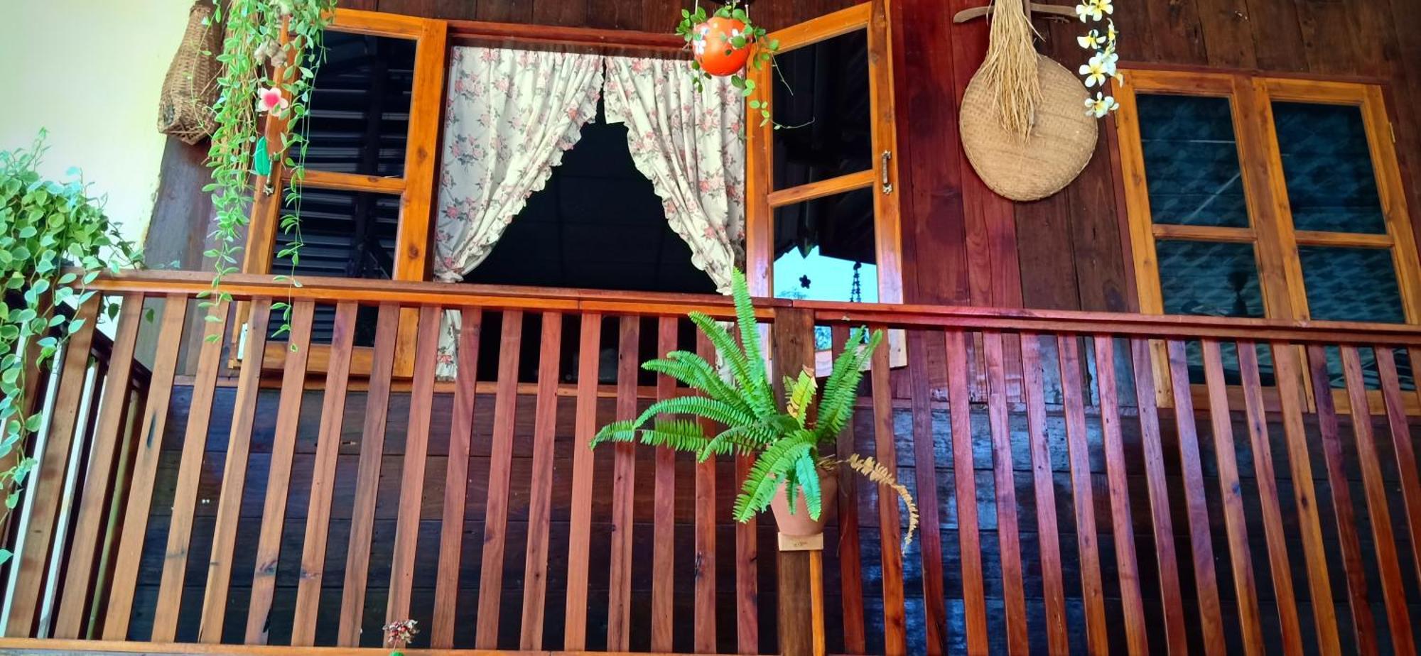 เฮือนน้ำน่าน House By The River Nan Uttaradit Exterior photo